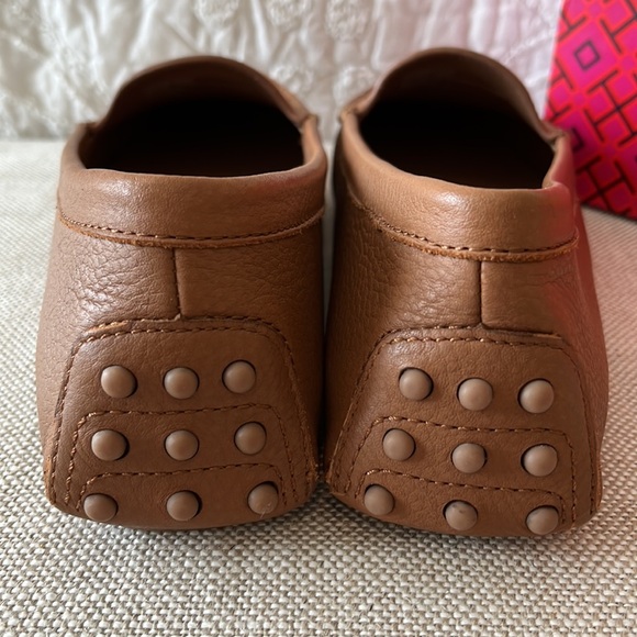 Tory Burch Everly Driver Leather Loafer Shoe Brand New Size 8 Tan Brass NWT - Picture 8 of 15